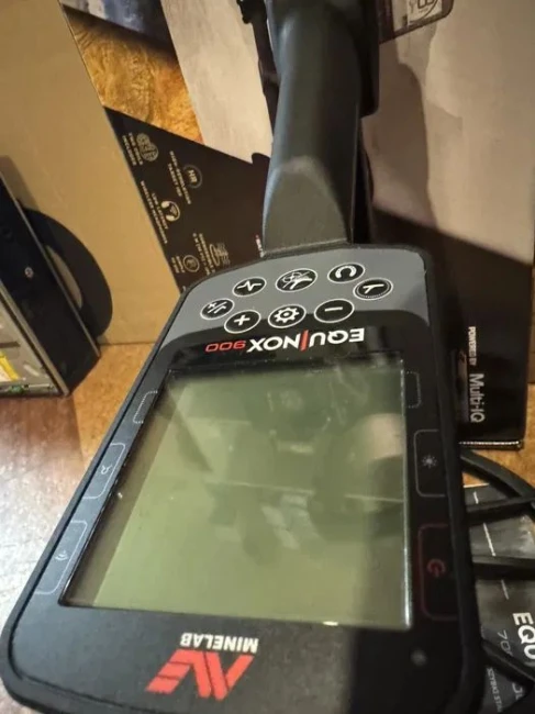 E9002